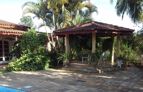 Jundiai House | ACCOMMODATES FAMILIES WITH CHILDREN AND ANIMALS