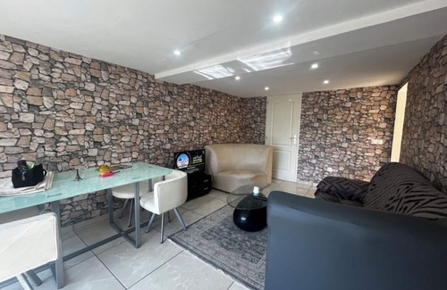 Decines-Charpieu Apartment | Accommodation near groupama stadium and LDLC arena 69150 Décines Charpieu