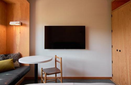 Fashion District Hotel | Ace Hotel Toronto