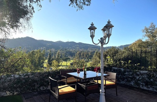North Arroyo House | Achitectural Masterpiece Rose Bowl Mansion with Amazing Views