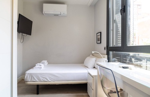 Guindalera Bed & Breakfast | Acogedora Habitación en Madrid