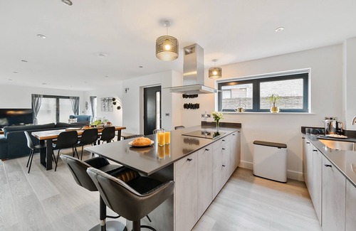 Holworth Cottage | Acorn House - 8 guests in 4 bedrooms