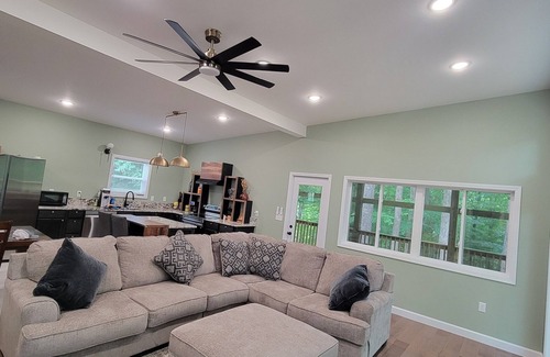 Leitchfield House | Acre lot surrounded by Rough River