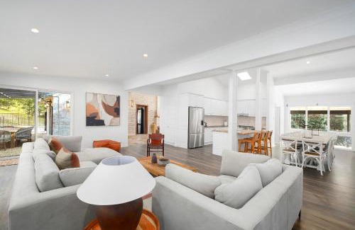 Holgate House | Acreage Estate -Mini Horses -Outdoor Spa -Tennis Court