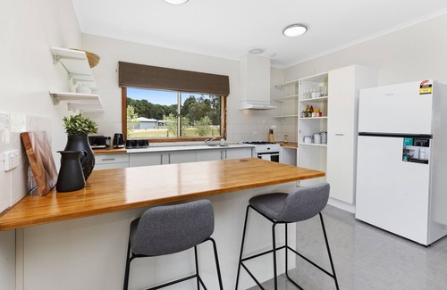 Hastings House | Acreage Farm Stay Cottage by Ready Set Stay