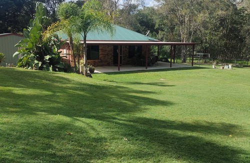 Greenbank House | Acreage Guest House set on 1 1/2 Acres