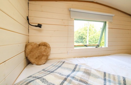 Maiden Newton Cottage | ACRES MEADOW, pet friendly, with open fire in Maiden Newton