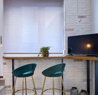 Anafiotika Apartment | Acropolis 2BD Private Entrance Apt