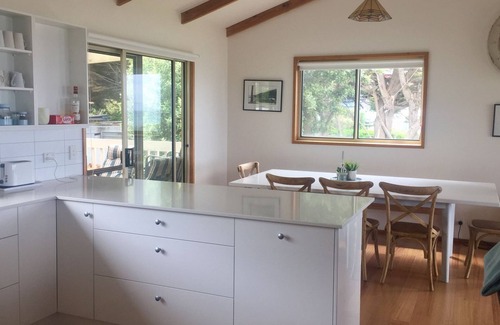 Separation Creek House | across the road from the BEACH!