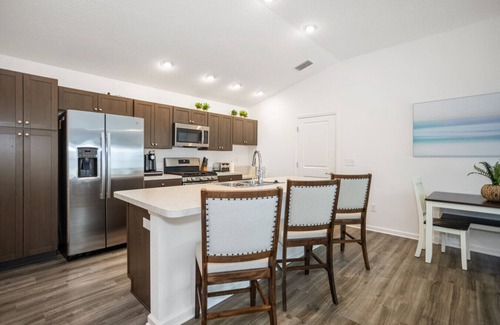 Okahumpka House | Across the Street from Pool, Pickleball, Bocce, Billard's and more