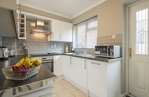 Cambridge Apartment | Addenbrookes Flat 2 mins walk free Private Parking