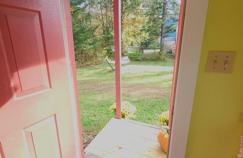West Hartford Cottage | Addie's Place: A Quiet and Quirky Private Guesthouse