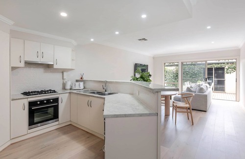 North Adelaide House | Adelaide Oval Townhouse/Walk to the AFL & CBD