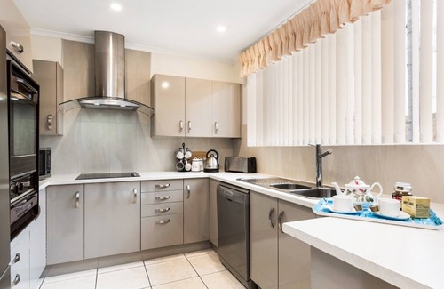 North Adelaide House | Adelaide Style Accommodation - LOCATION- In elite North Adelaide - Walk to City