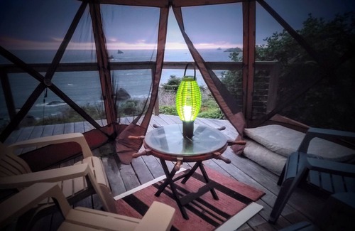Brookings Cottage | Adele's Oceanside Retreat on Brookings best private beach Kid & Pet friendly!