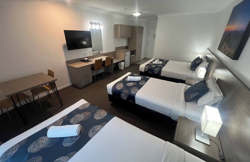 Narrabri Hotel | Adelong Motel