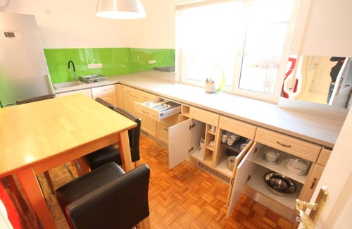 Adelsdorf Apartment | Adelsdorf B & B's in the Aischgrund modern, bright, garden view, kitchen, BBQ, parking