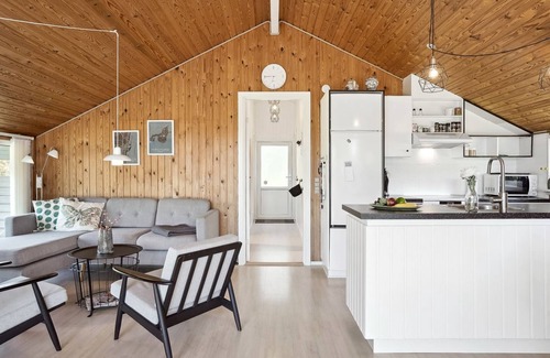 Hou House | "Aderice" - 1km from the sea by Interhome