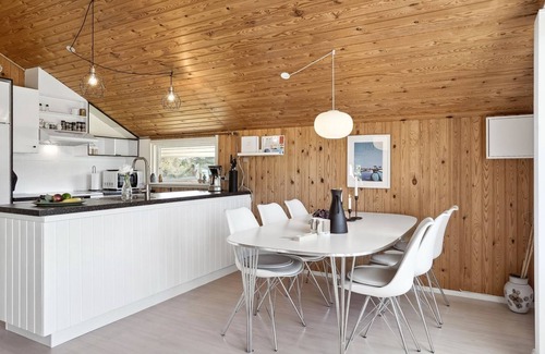 Hou House | "Aderice" - 1km from the sea by Interhome