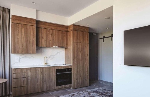 Coburg Hotel | Adina Apartment Hotel Melbourne, Pentridge