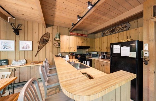 North Conway House | Adjacent abode near the White Mountains Perfect for Large Groups