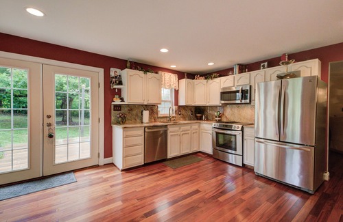 Edgewater House | Adjacent to Annapolis~ by beach, 25 acre park next door & TV shows filmed here!