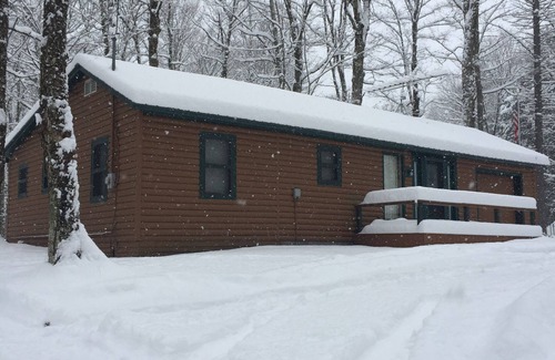 Croghan House | ADK Retreat w/Kayaks, Direct Snowmobiling&ATV Trails, Hiking, Swimming, WiFi