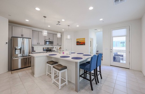 Val Vista Classic Condo | Admirably living near major attractions
