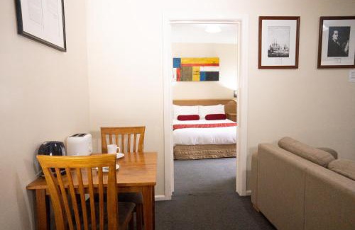 Geelong Hotel | Admiralty Inn