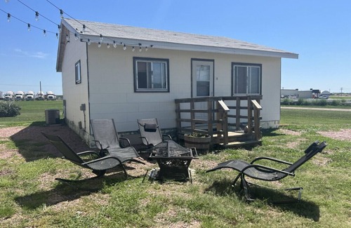 Bonesteel House | Adorable 1 Bedroom Bungalow