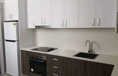 Narwee House | Adorable 1bedroom guesthouse in Narwee with deck