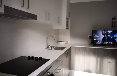 Narwee House | Adorable 1bedroom guesthouse in Narwee with deck