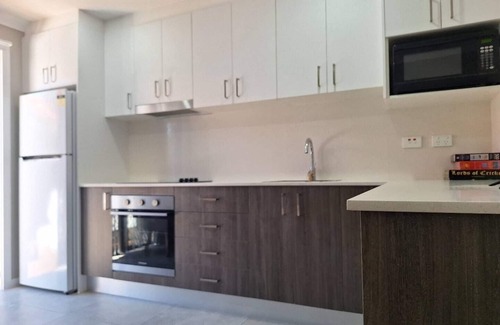 Narwee House | Adorable 1bedroom guesthouse in Narwee with deck