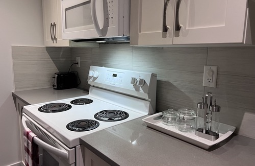Willoughby House | Adorable 2 Bedroom Suite in Willoughby, Langley