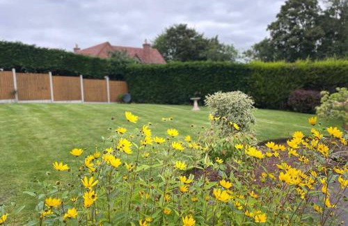 Iverley House | Adorable 2 bedroom countryside guesthouse