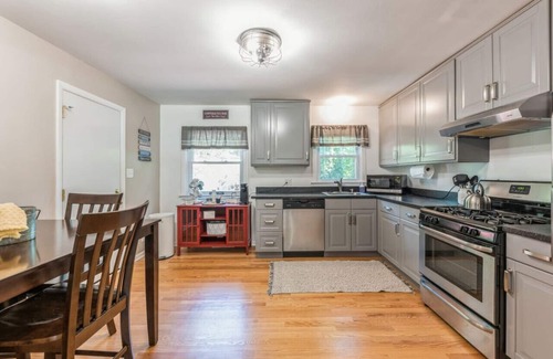 Grayslake House | Adorable 2-bedroom home near downtown Grayslake!