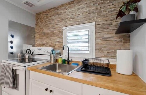 San Marco Apartment | Adorable 2 BR Tiny Home in Historic San Marco!