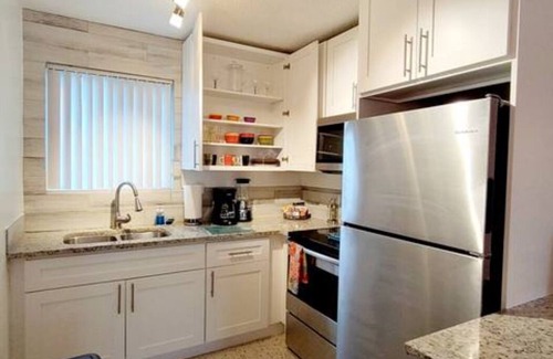 Wynwood Art District Apartment | Adorable 2bd/1ba Apartment in Wynwood - Free Parking Included!