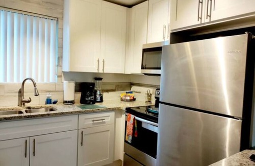 Wynwood Art District Apartment | Adorable 2bd/1ba Apartment in Wynwood - Free Parking Included!
