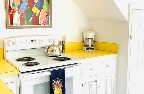 Mid-Coast and Islands House | Adorable, 3 bedroom, 1 bath ocean side cottage!