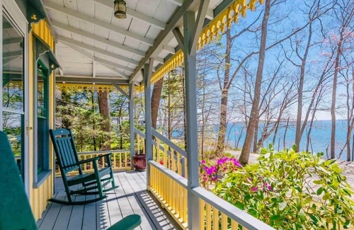 Mid-Coast and Islands House | Adorable, 3 bedroom, 1 bath ocean side cottage!