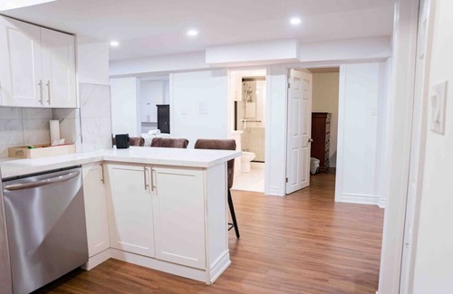 Ajax Apartment | Adorable 3 Bedroom Basement Apartment with Free Parking