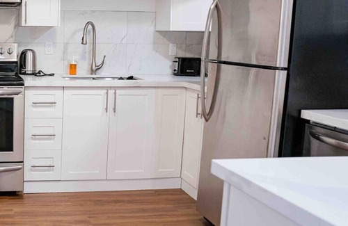 Ajax Apartment | Adorable 3 Bedroom Basement Apartment with Free Parking