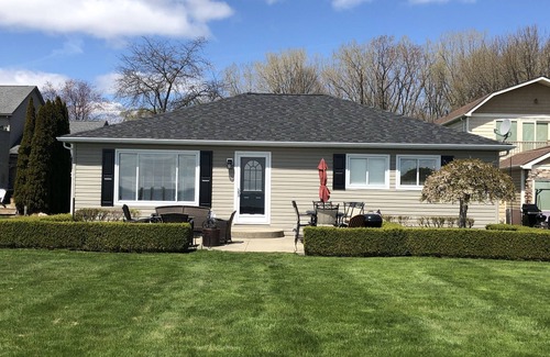 New Baltimore House | Adorable 4 bedroom lakefront home with dock on a quiet street