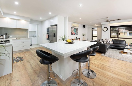 Wodonga House | Adorable Abode on Schubach - Fabulous, spacious two bedroom unit close to hospital in East Albury