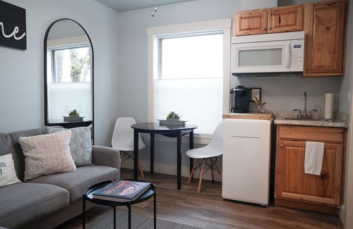 McMinnville Apartment | ADORABLE APARTMENT ON 3RD ST. DOWNTOWN MCMINNVILLE #13