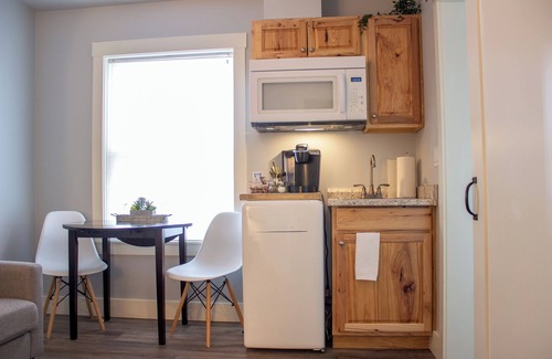 McMinnville Apartment | ADORABLE APARTMENT ON 3RD ST. DOWNTOWN MCMINNVILLE #13