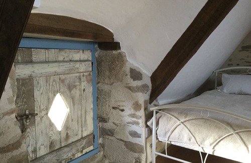 Saint-Nicolas des Eaux House | Adorable Breton Cottage with thatched roof and stone walls.