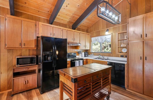 Sunnyside House | Adorable Cabin, private beach access, perfect location