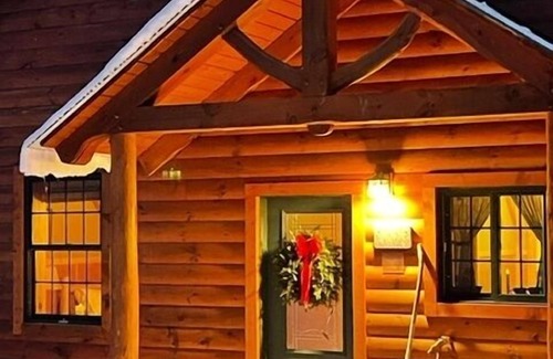 Ripton Cabin | Adorable cabin with screened porch and private fire pit